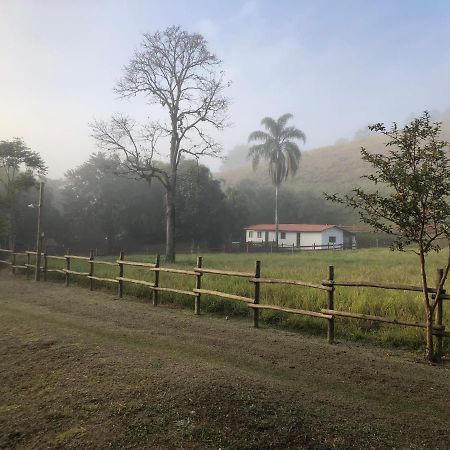 Vivenda Dos Guaranys -Um Projeto Ecologico - Casa Villa Conservatória Buitenkant foto